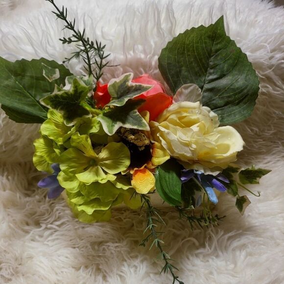 Wooden box of faux flowers - Picture 1 of 7